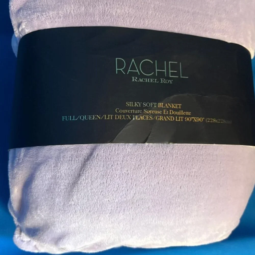 NEW GORGEOUS LAVENDER PURPLE RACHEL RACHEL ROY QUEEN / FULL SILKY SOFT BLANKET